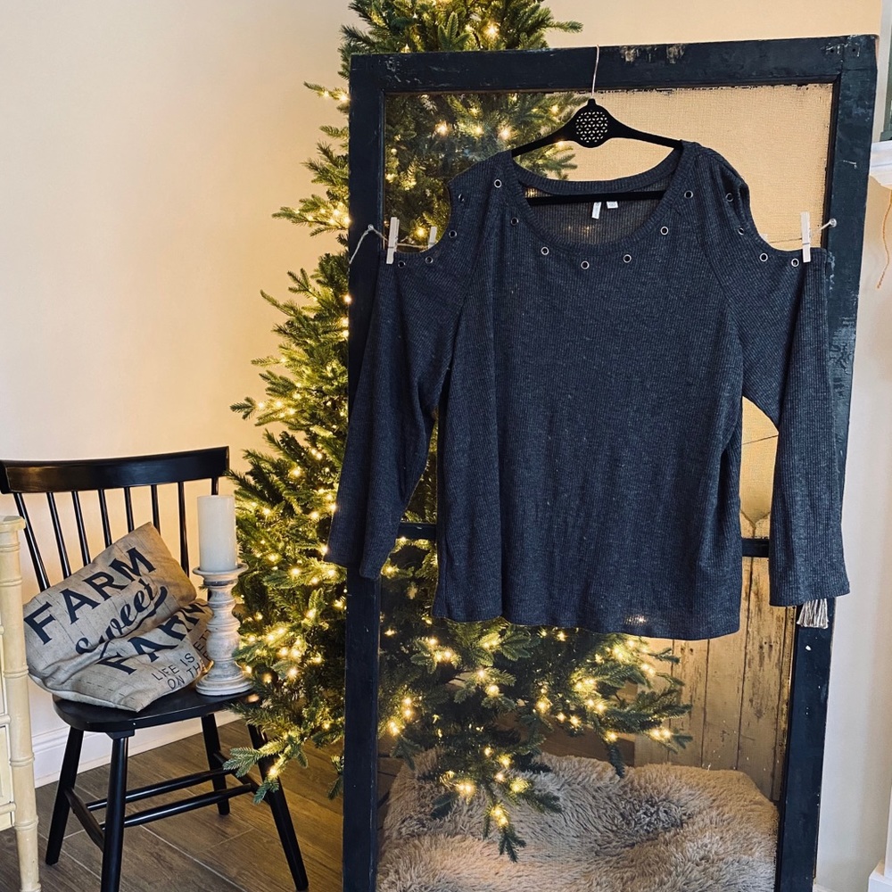 Cato Grey Cold Shoulder Grommet Detail Top 4X